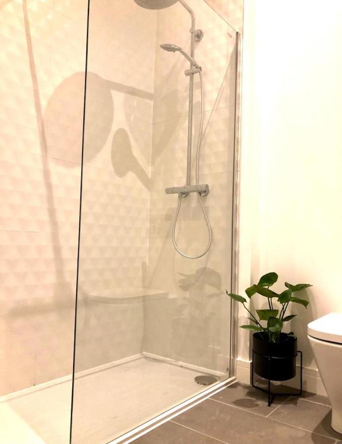 See Our Amazing Score At The Kepties - 5 X Luxurious Serviced Apartments - With Gardens - Fully Equipped - Free Parking - By Orion Short Stays - See Our Other Individual Listings --- This Is For Brand Awareness Only --- อาร์บรอท ภายนอก รูปภาพ